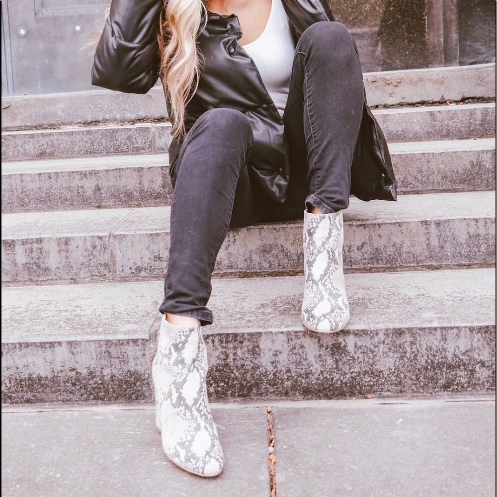 NWT steve madden snakeskin booties // size 8